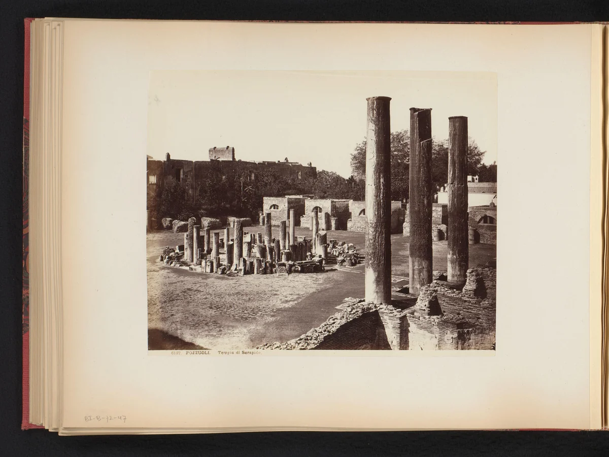 Ruïnes van het Macellum van Pozzuoli, Italië by anonymous, book, 1870-1890
