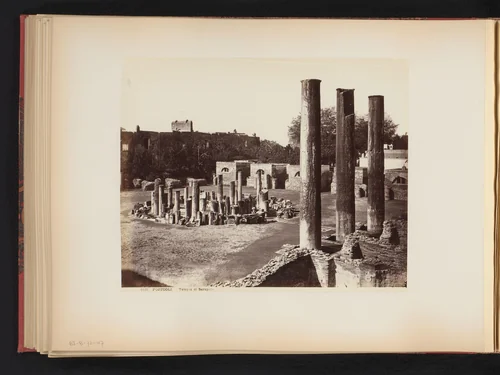 Ruïnes van het Macellum van Pozzuoli, Italië by anonymous, book, 1870-1890