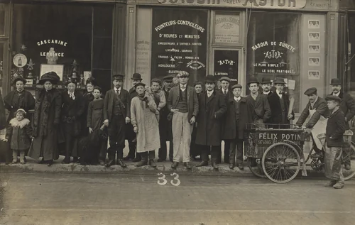 Rasoir de surete Astor, Paris by Unidentified Photographer, photograph, 1905