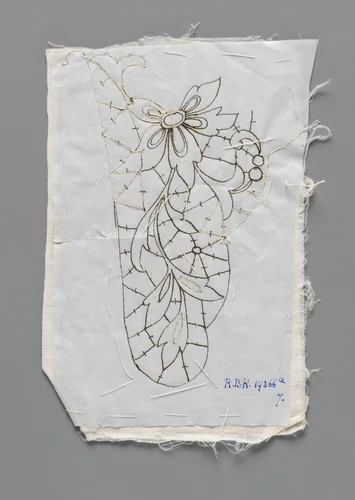 Prikking vastgeregen op een dubbele lap katoen en met traceerdraden voor het maken van een deel van een kraag van naaldkant by Village Elisabeth, textile, 1915-1924