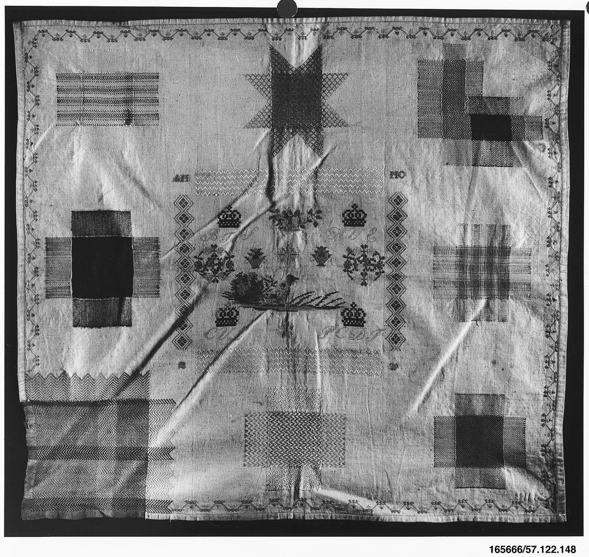 Embroidered darning sampler by Werk- en Leerschool, textile, 1839