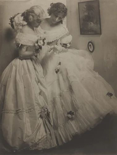Gerson Sisters by Gertrude Käsebier, photograph, 1906