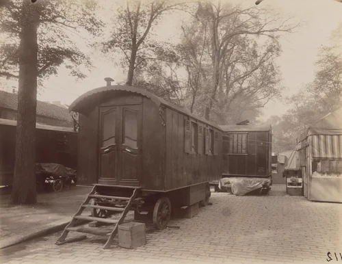 Fête des Invalides by Eugène Atget, photograph, 1926