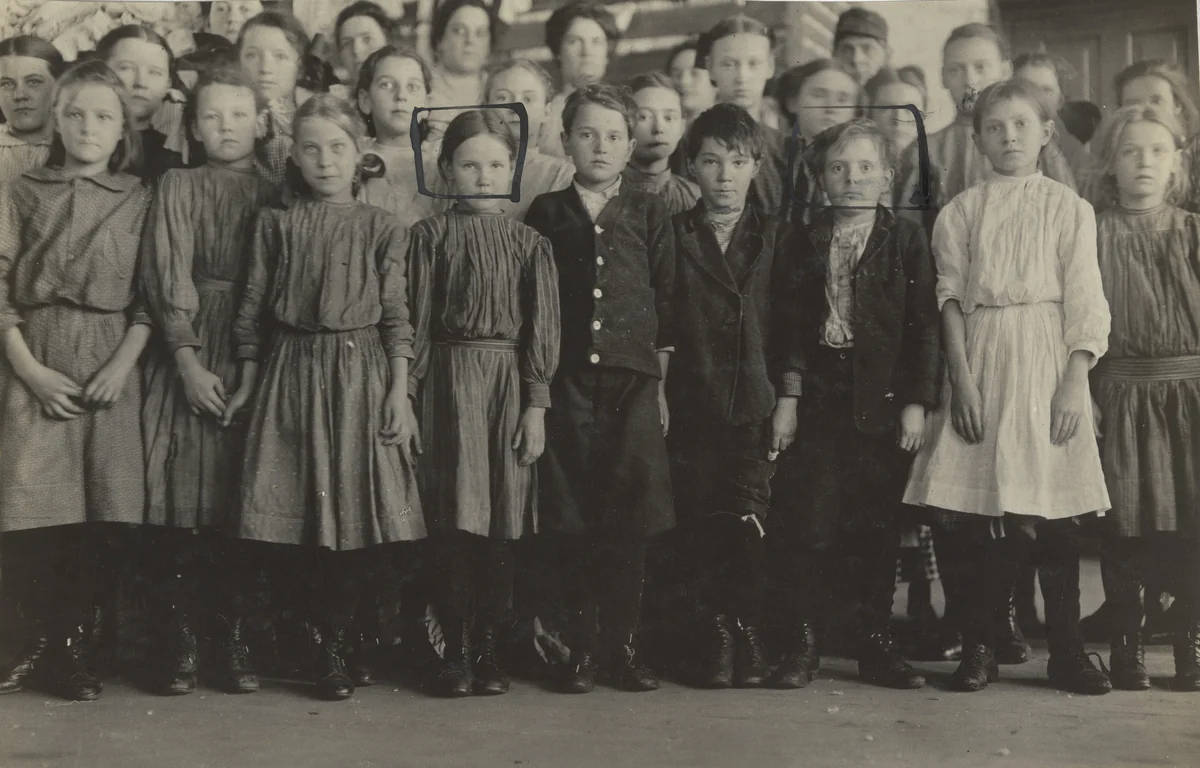 Hosiery Mills, Loudon, Tennessee by Lewis Wickes Hine, photograph, 1910