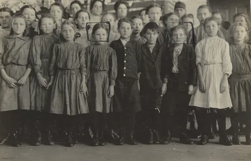Hosiery Mills, Loudon, Tennessee by Lewis Wickes Hine, photograph, 1910