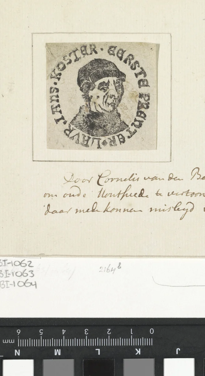 Portret van Laurens Jansz. Coster by Cornelis van den Berg, print, 1720-1774