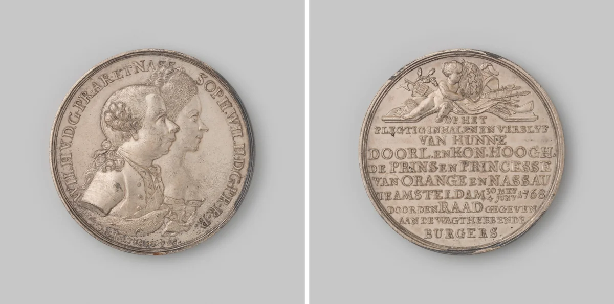 Intocht en verblijf van Prins Willem V met gemalin te Amsterdam by Johan George Holtzhey, metalwork, 1768