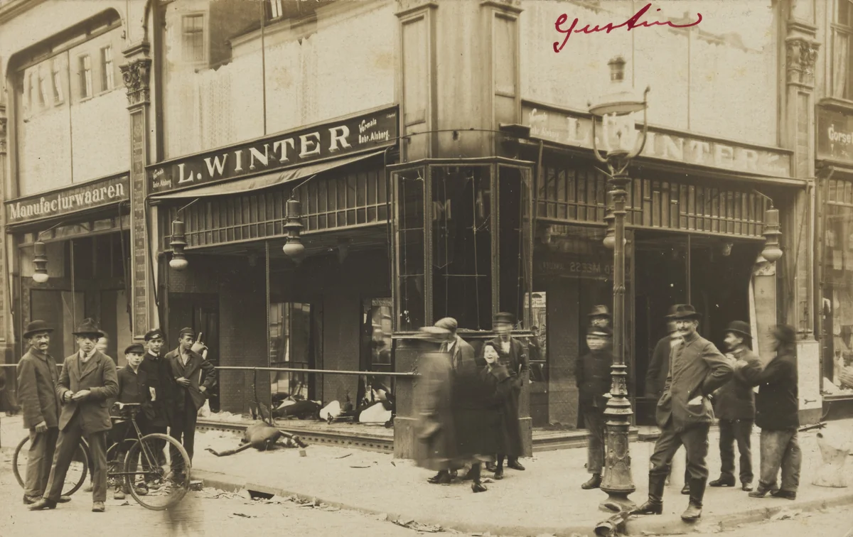 Manufacturwaaren L. Winter by Unidentified Photographer, photograph, 1900