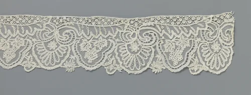 Strook applicatiekant met druiventrossen en gehalveerde bladeren by anonymous, other, 1850-1890