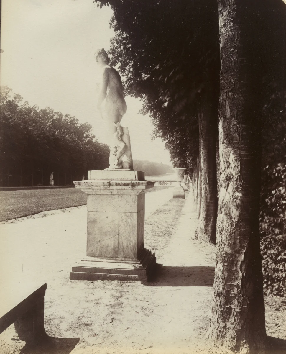 Versailles, Vénus sortant du bain par Legros by Eugène Atget, photograph, 1902