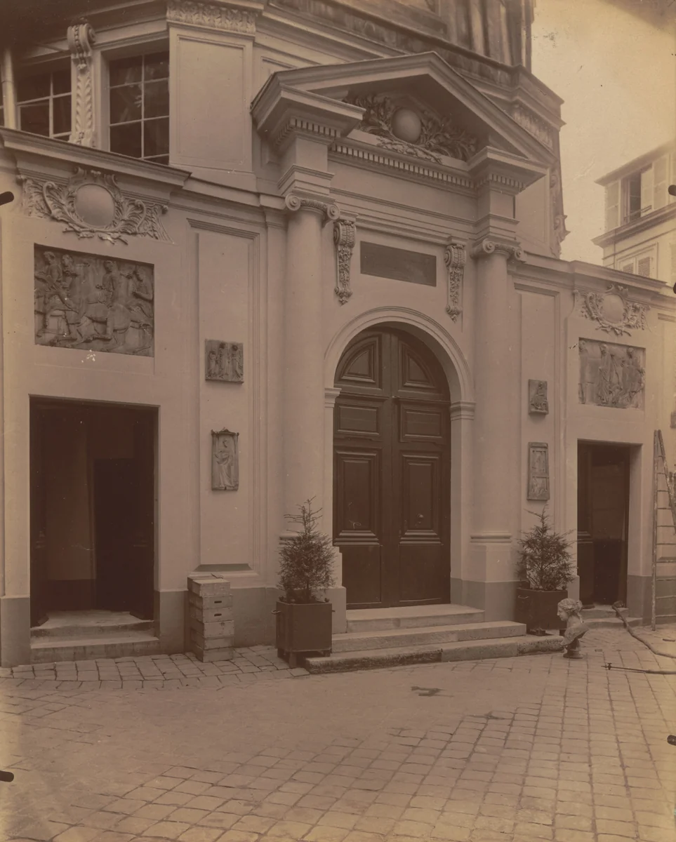 Ancien Amphitheatre Saint-Côme rue de l'Ecole de Médecine by Eugène Atget, photograph, 1899