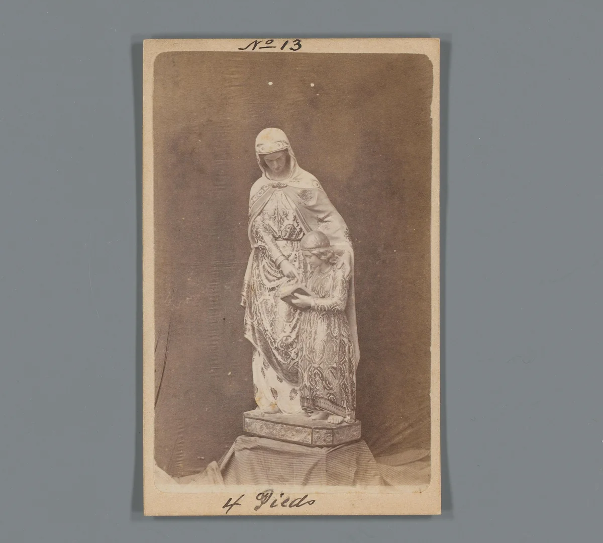 Reclame voor kerkelijke ornamenten van C.B. Lanctot in Montreal met fotoreproductie van een standbeeld by anonymous, photograph, 1850-1915