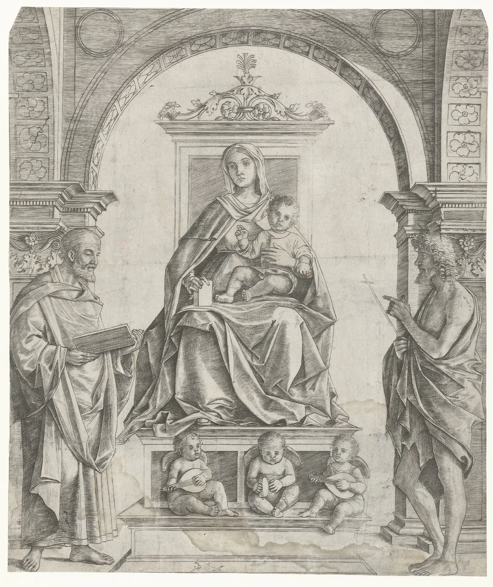 Maria met kind zittend op een troon tussen Petrus en Johannes de Doper met musicerende engelen en drie vrouwelijke heiligen op de achtergrond by Girolamo Mocetto, print, 1480-1531