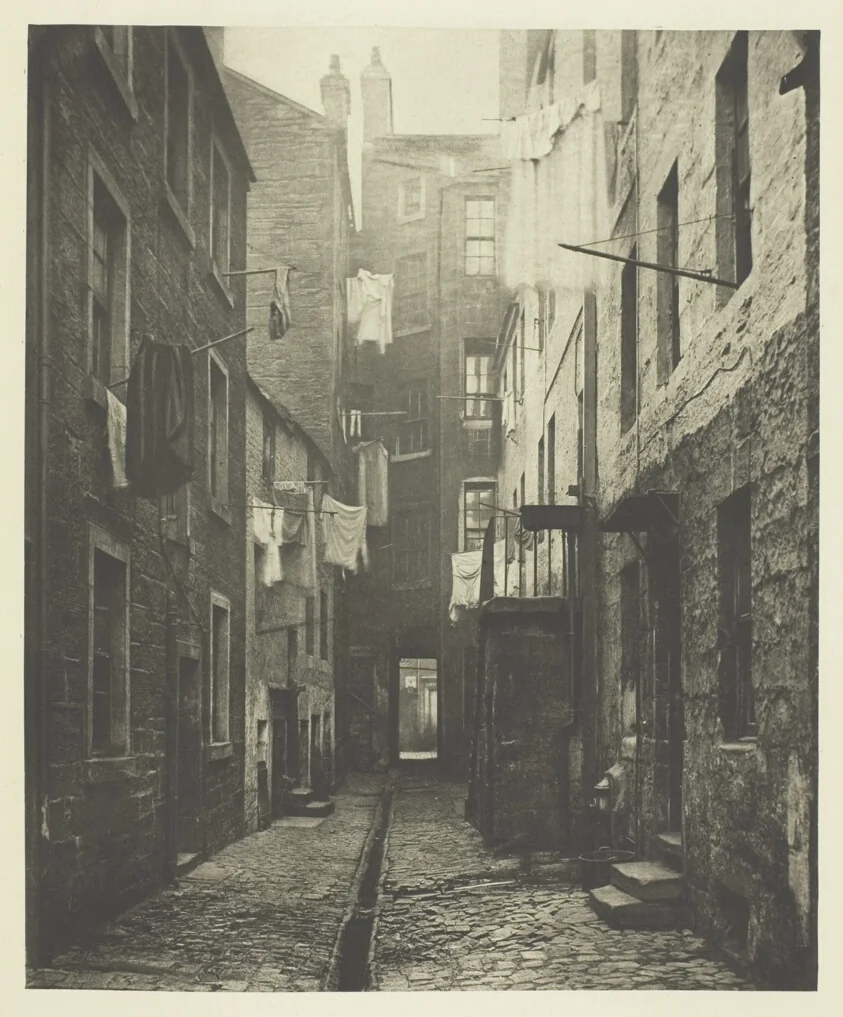 Close No. 75 High Street by Thomas Annan, photograph, 1868