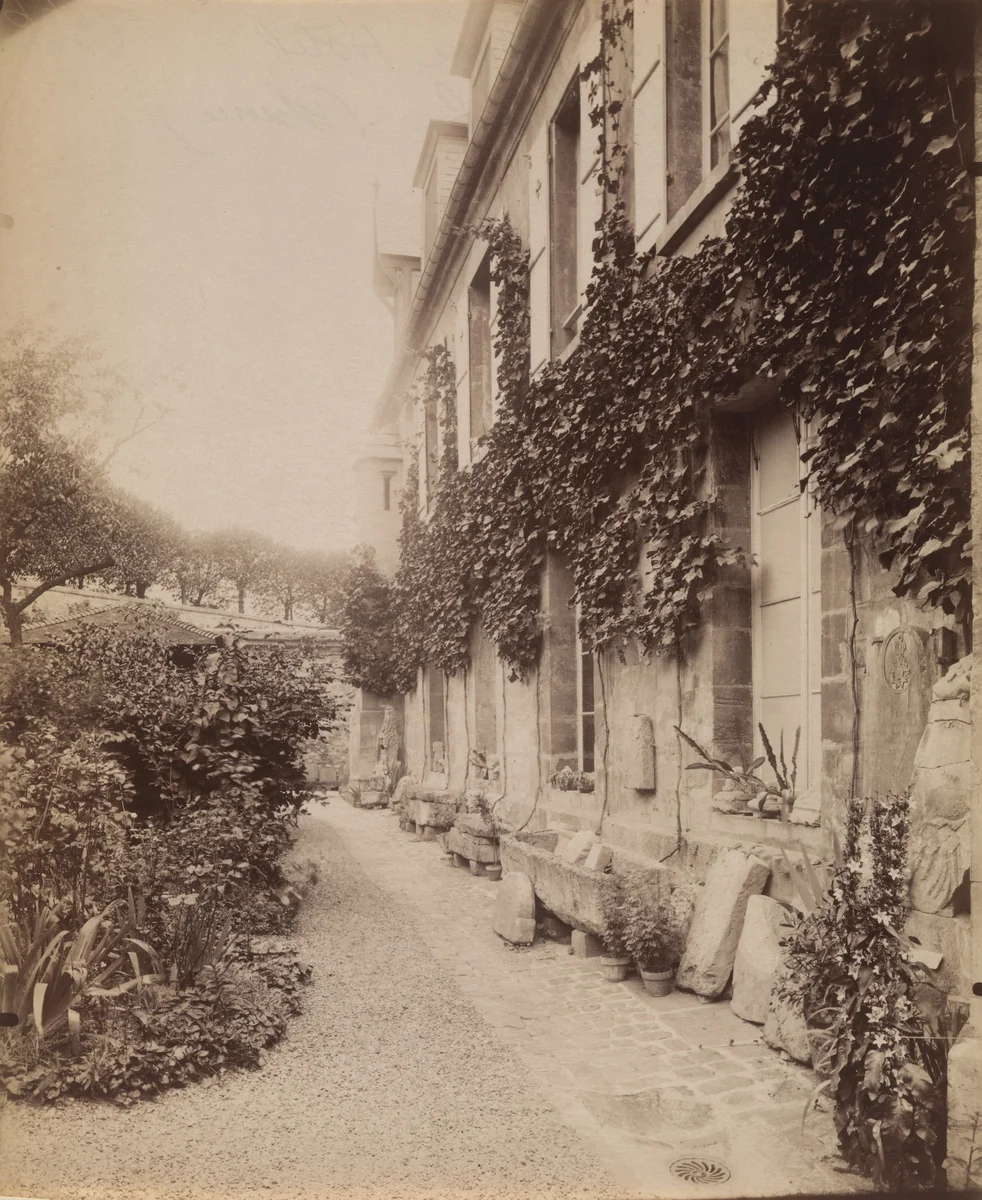 Pontoise, ancien Hôtel du tribunal (Musée) by Eugène Atget, photograph, 1902