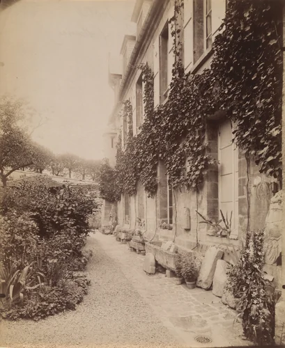 Pontoise, ancien Hôtel du tribunal (Musée) by Eugène Atget, photograph, 1902