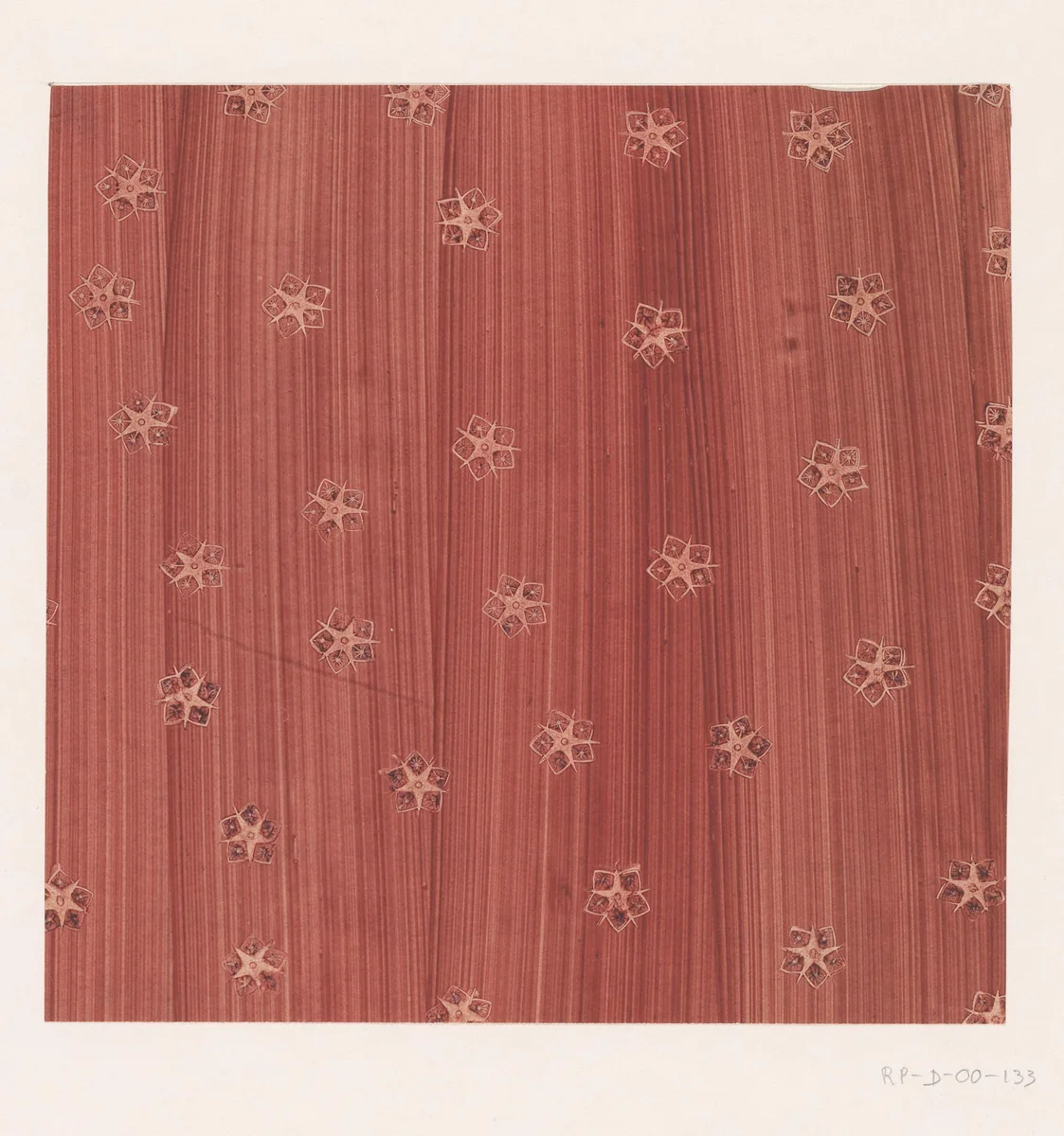 Gestreken stijfselverfpapier in roodbruin met ingedrukt stermotief by anonymous, other, 1850-1950