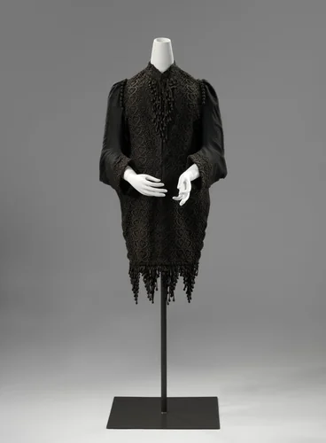 Dolman coat with lace by anonymous, textile, 1880-1885