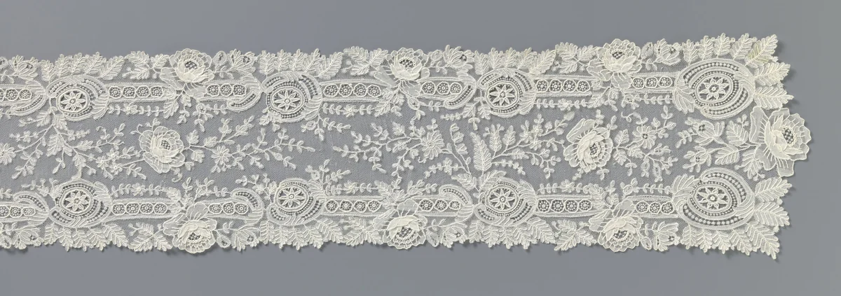 Mutsenslip van gemengde kant met medaillons in bladvoluut by Bôval-De Beck, other, 1850-1874