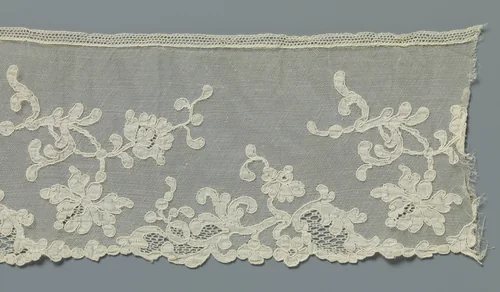 Strook machinale kant met kruisende takken met anjers by anonymous, other, 1890-1909