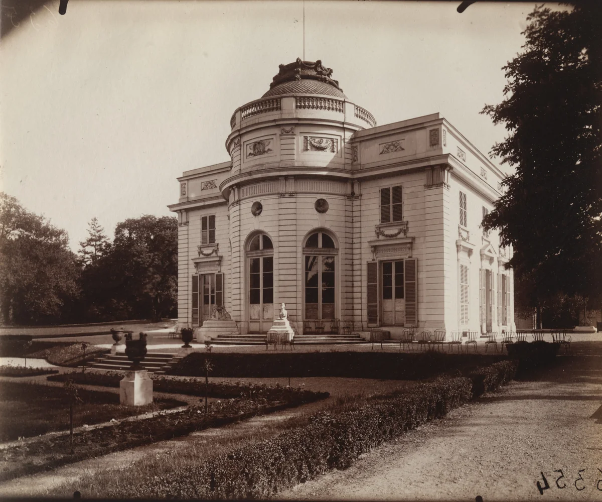 Château de Bagatelle by Eugène Atget, photograph, 1922
