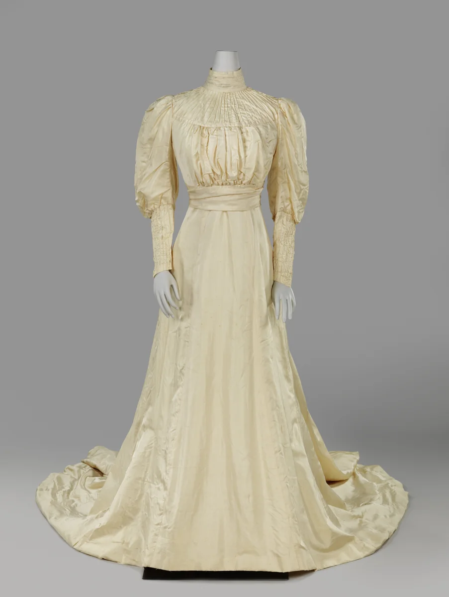 Trouwjurk met poffende mouwen by M.A. van Asch, other, 1908