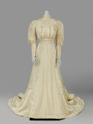 Trouwjurk met poffende mouwen by M.A. van Asch, other, 1908