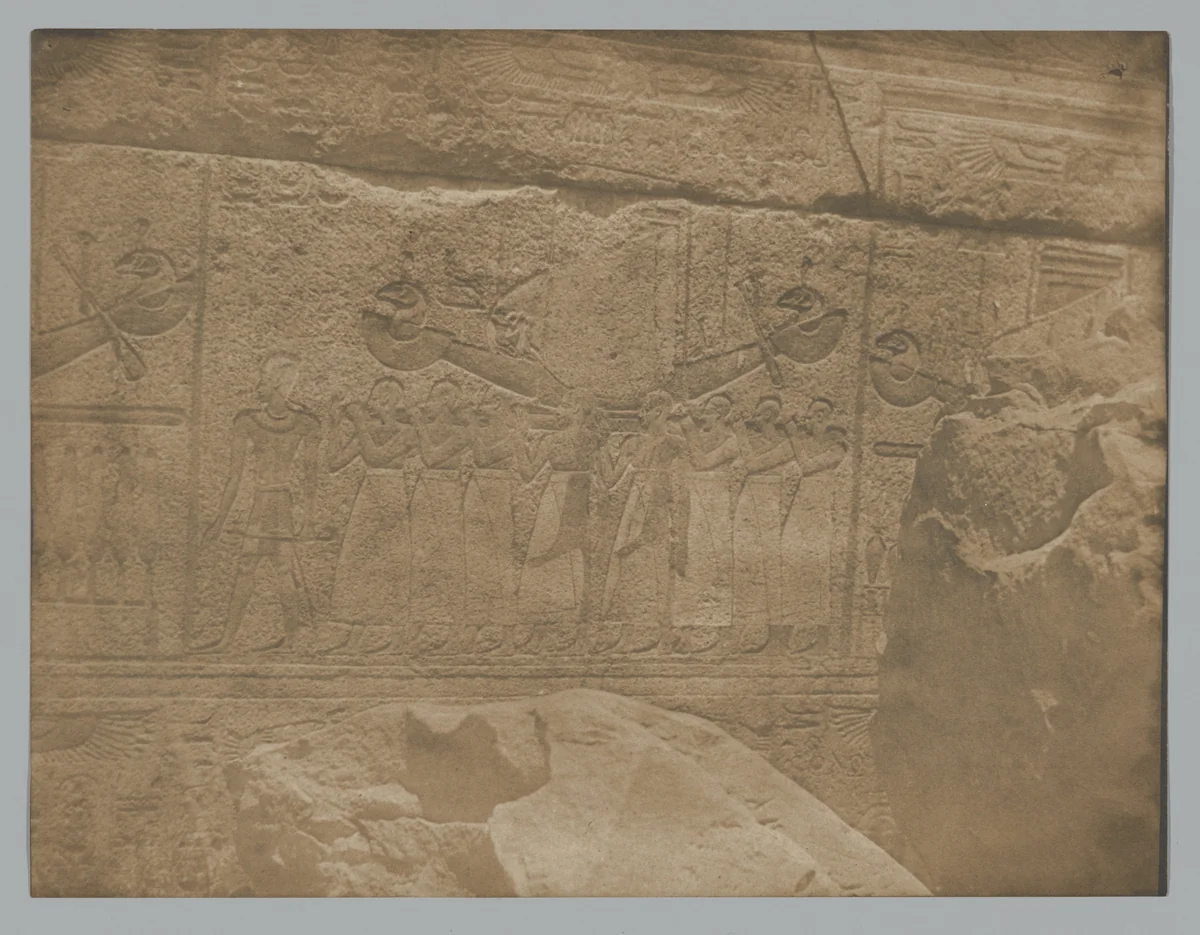Palais de Karnak, sculptures extérieures du sanctuaire de granit. by Maxime Du Camp, photograph, 1849-1851