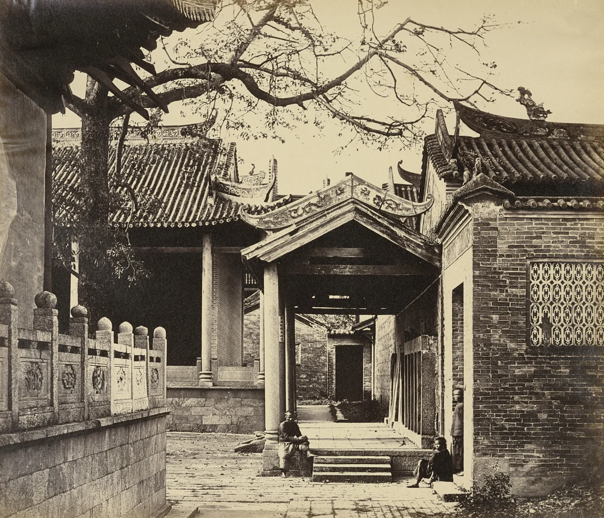 Nume Hui Kung Temple, Canton by Felice Beato, photograph, 1860