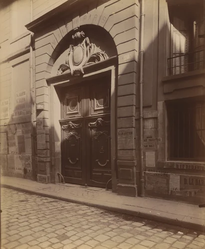 Hôtel de Meillant, 19 Quai d'Anjou by Eugène Atget, photograph, 1900