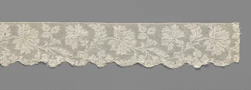 Strook kloskant met regelmatig golvende rank met pioenrozen by anonymous, other, 1750-1760