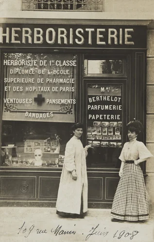 Herboristerie, Herboriste de 1re classe, Parfumerie - papeterie, Mme Berthelot, 109, rue Manin, Paris by Unidentified Photographer, photograph, 1908