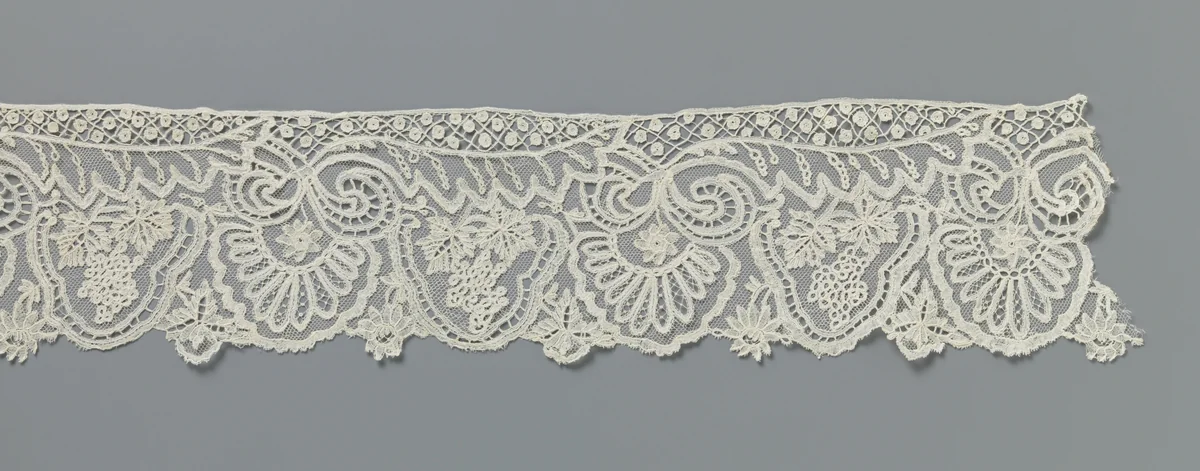 Strook applicatiekant met druiventrossen en gehalveerde bladeren by anonymous, other, 1850-1890