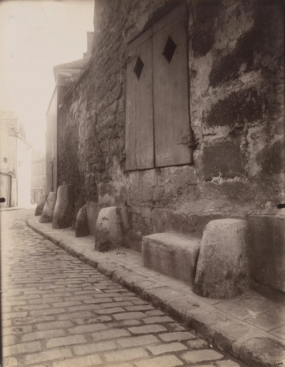 Vanves, rue du Chariot by Eugène Atget, photograph, 1925