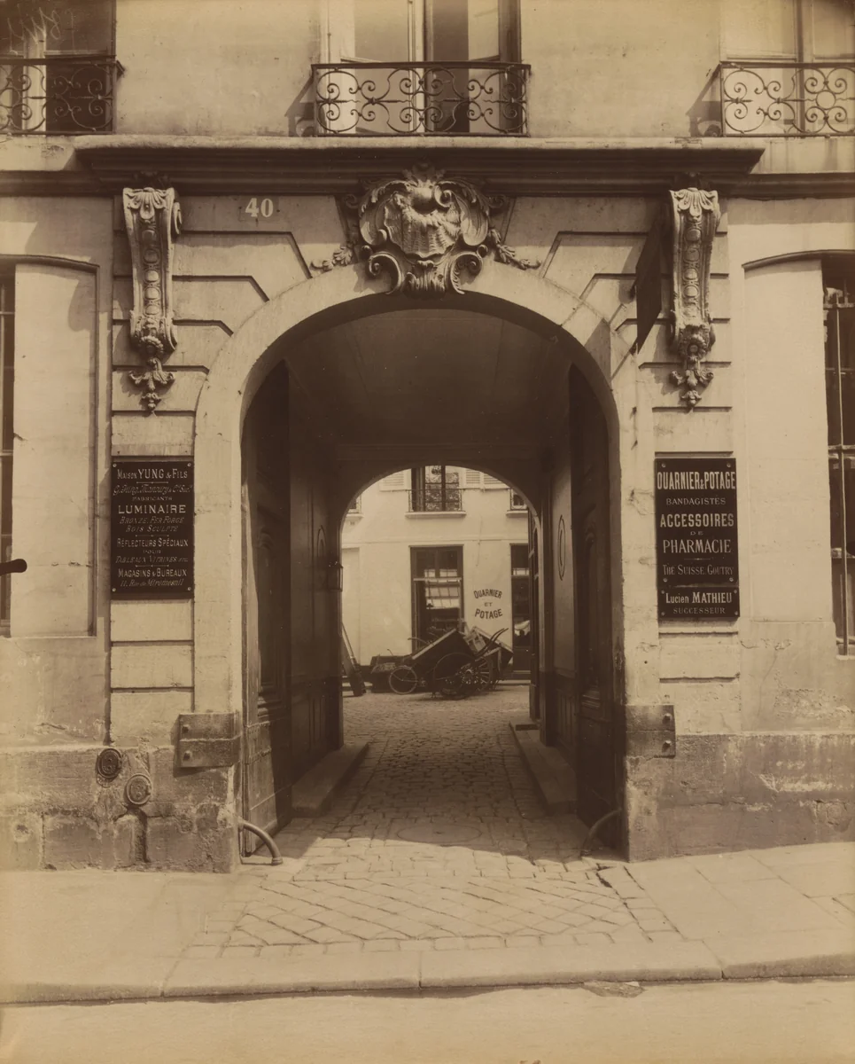 40 Rue de Sévigné by Eugène Atget, photograph, 1911