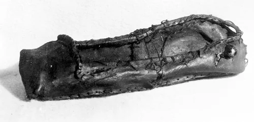 Child's Horned Toe Shoe by England, textile, 1501-1600