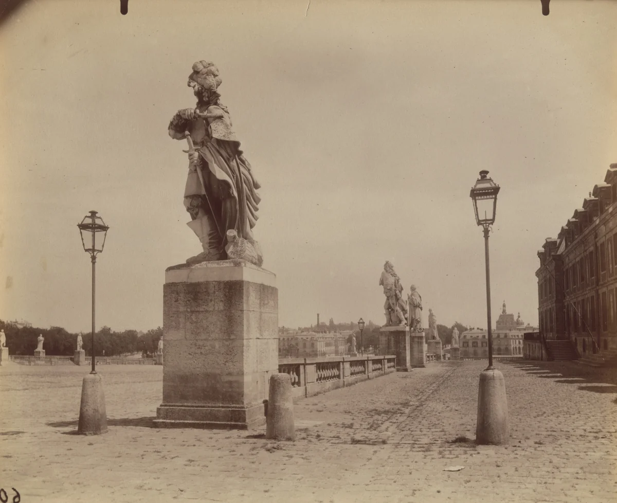 Versailles, cour d'honneur by Eugène Atget, photograph, 1901