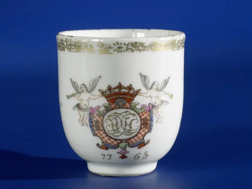 Cup with handle with a crowned monogram and bouquets of flowers by anonymous, other, 1768