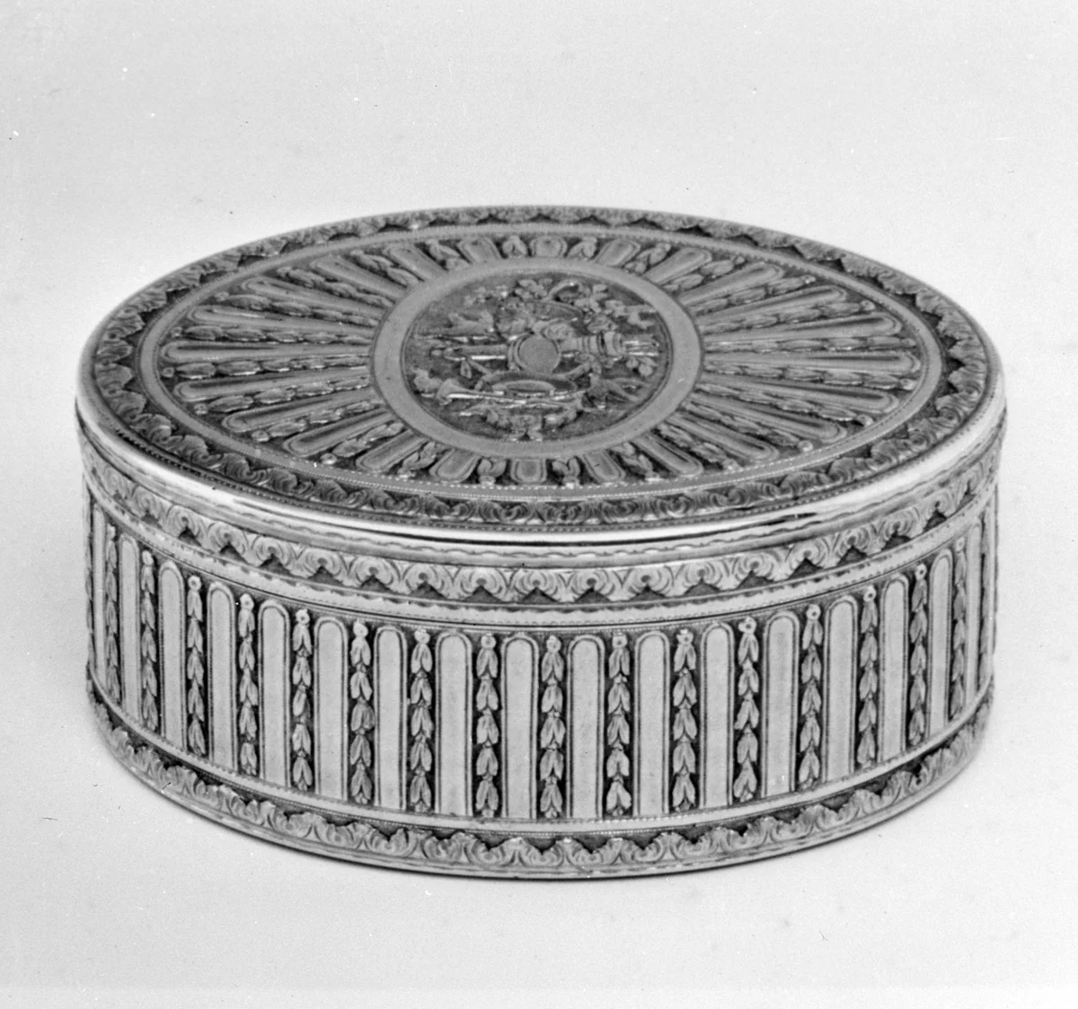 Snuffbox by Pierre Bidault, metalwork, 1771-1772