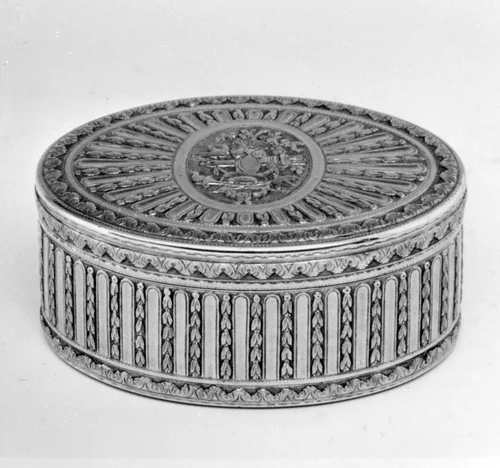 Snuffbox by Pierre Bidault, metalwork, 1771-1772