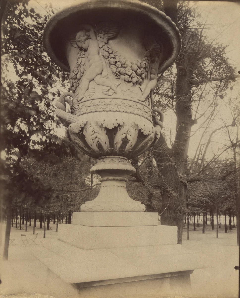 Tuileries (vase) by Eugène Atget, photograph, 1912