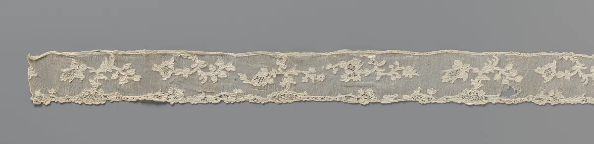 Strook naaldkant met vier verschillende gespleten bloemtakken by anonymous, other, 1750-1770