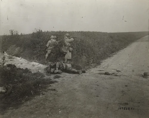 French Machine Gunners Firing at Retreating Germans by Underwood and Underwood, photograph, 1918