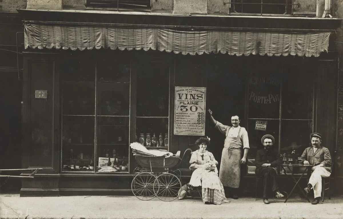 Café Badoz, Comptoir Porte-Pot, Lyon by Unidentified Photographer, photograph, 1909