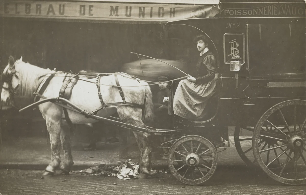 Service de livraison de la poissonnerie de Vaugirard, paris by Unidentified Photographer, photograph, 1905