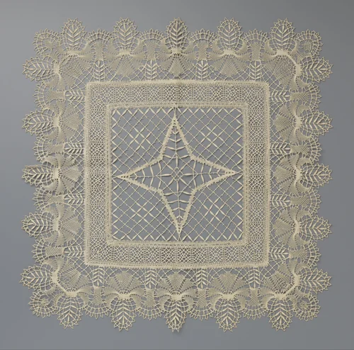 Theetafelkleed van kloskant met vierpuntige ster in ruitvormig raster by L. Middendorp, textile, 1925