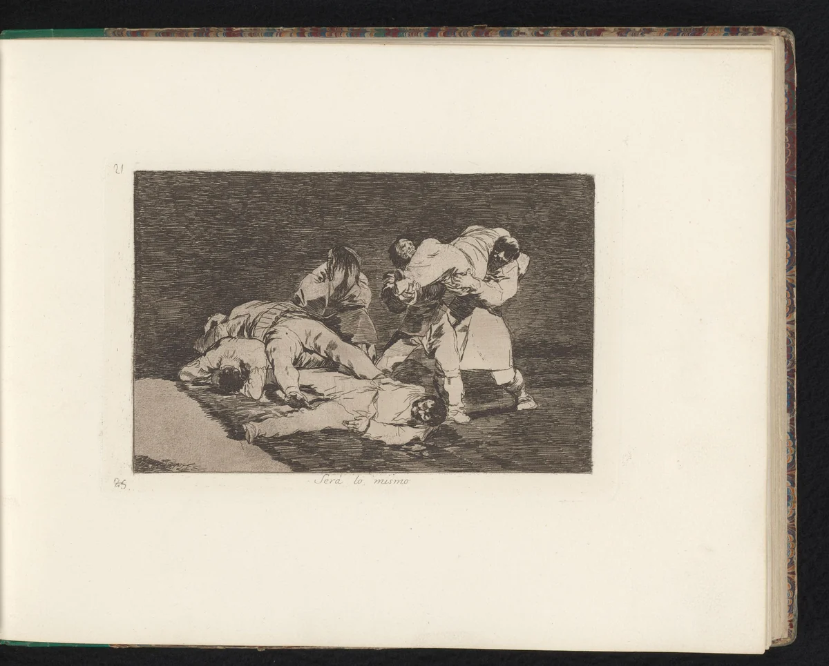 Twee mannen dragen een lijk naar een stapel lichamen waarnaast een wenende persoon zit by Francisco de Goya, book, 1810-1820