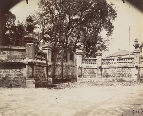 Entrée du Parc de Sceaux. Bourg-la-Reine by Eugène Atget, photograph, 1919