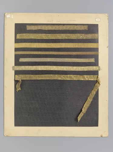 Zeven goudkleurige passementen op karton by anonymous, other, 1800-1899