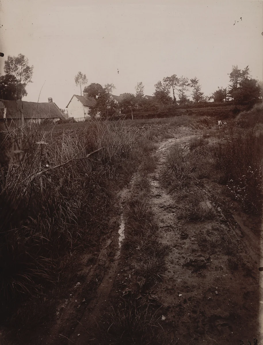 Chemin á Abbeville by Eugène Atget, photograph, 1900